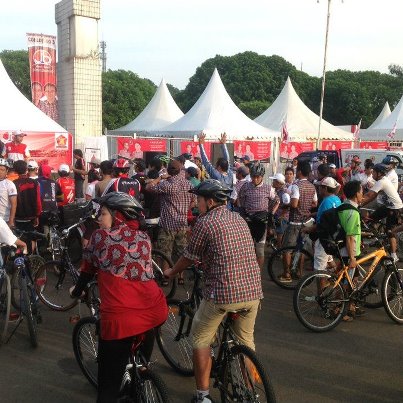 Jokowi-Ahok Gelar Karnaval, Funbike, dan Aerobik Kotak-kotak